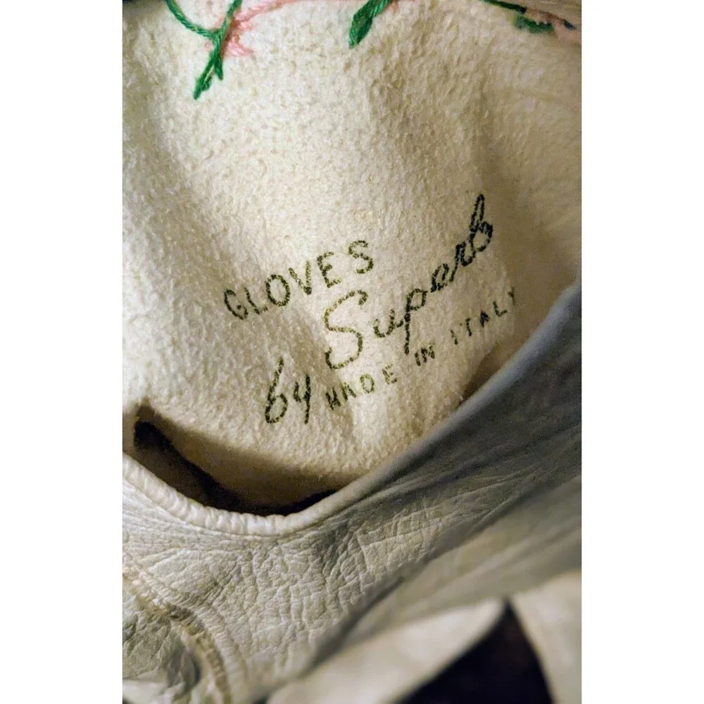 Vintage 1950s Gloves by Superb Italian Cream Lambskin Floral Embroidered Sz 7.5